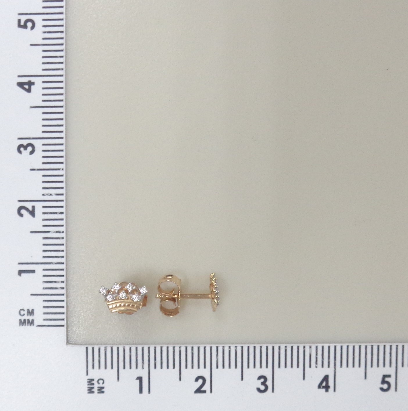 Золотые серьги-пусеты 585 пробы; родий; вставки 14 Фианит бесцв.;